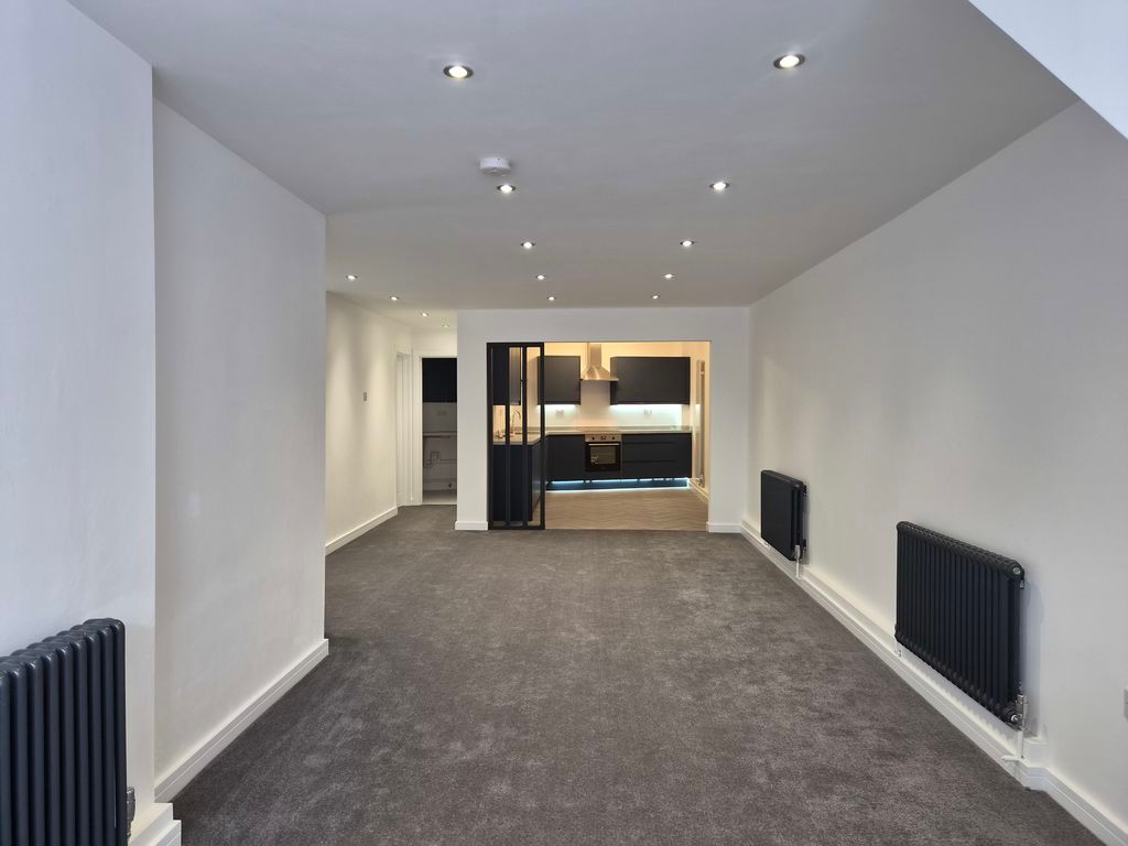 Property photo 1 of 12 Photo 6