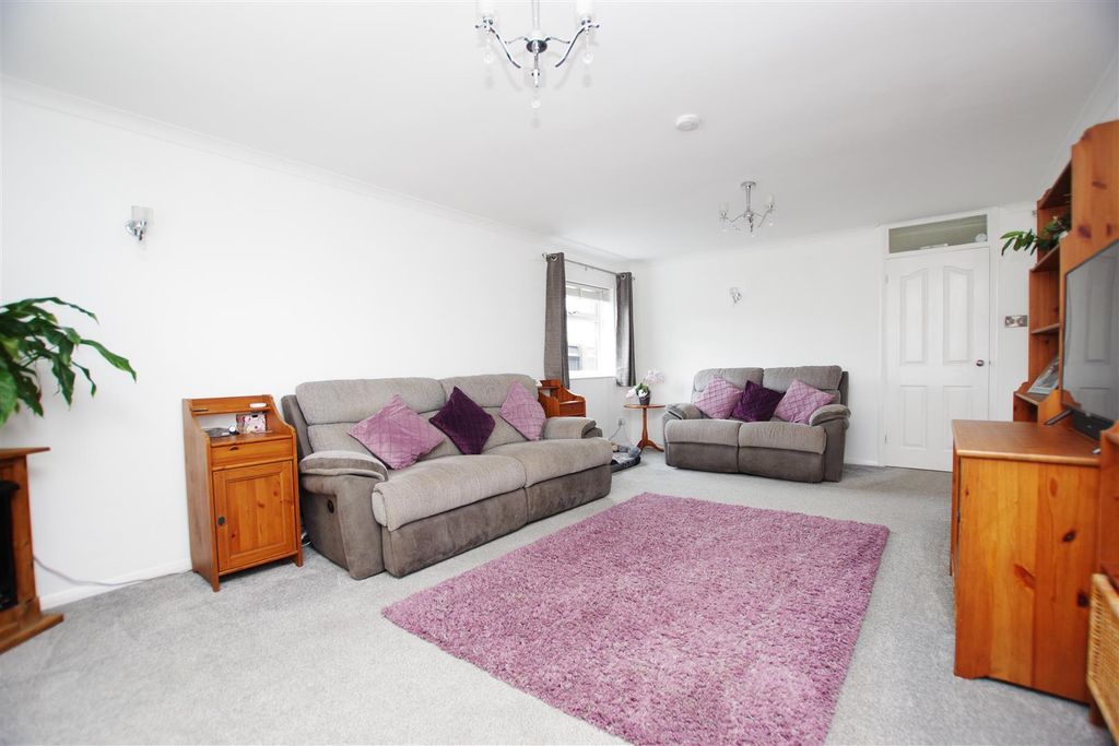 Property photo 3 of 15 Lounge/Diner