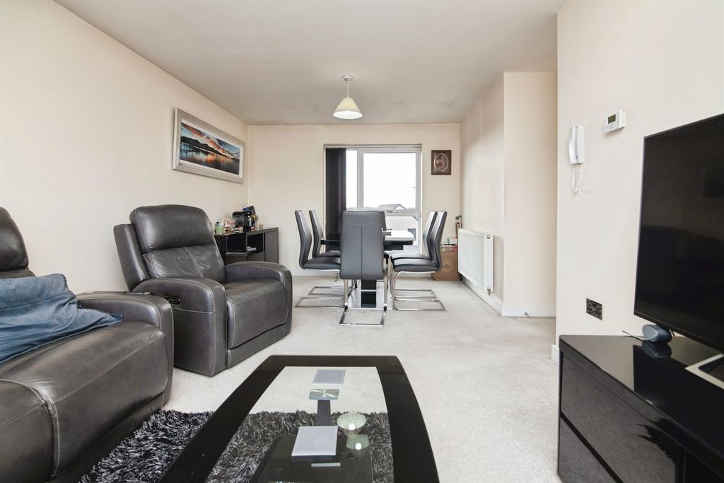 Property photo 3 of 12