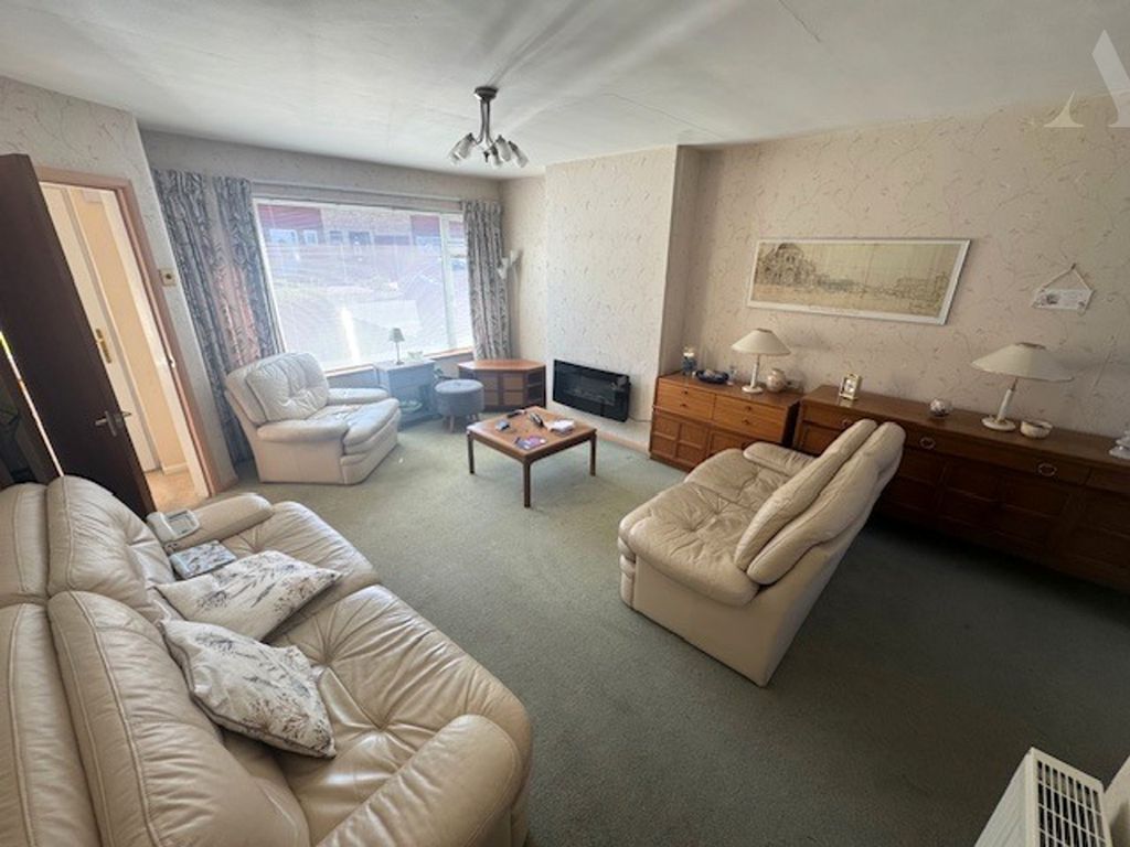 Property photo 3 of 18 26 Ferndown Close Lounge x2.Jpeg