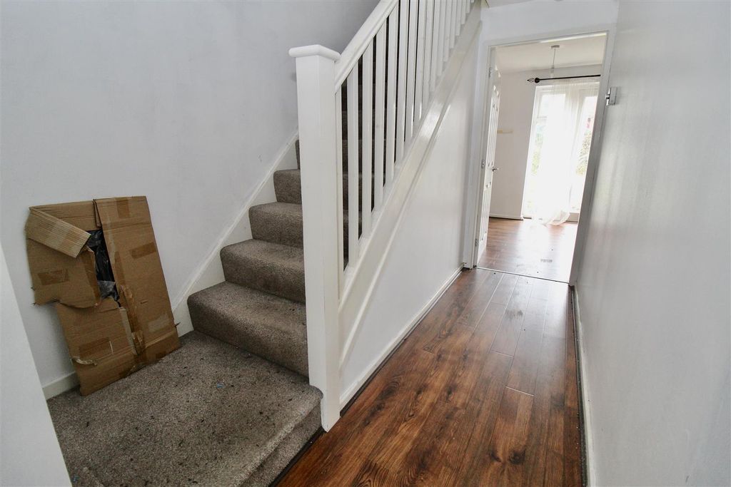 Property photo 2 of 10 Entrance Hallway