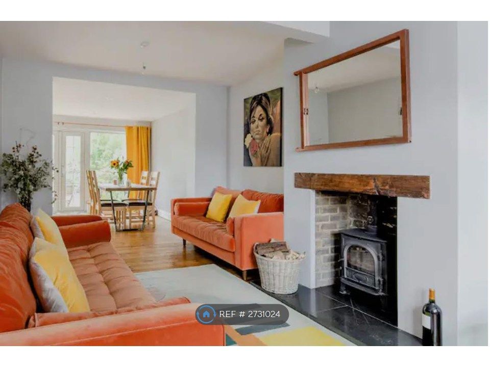 Property photo 1 of 13 Living Room