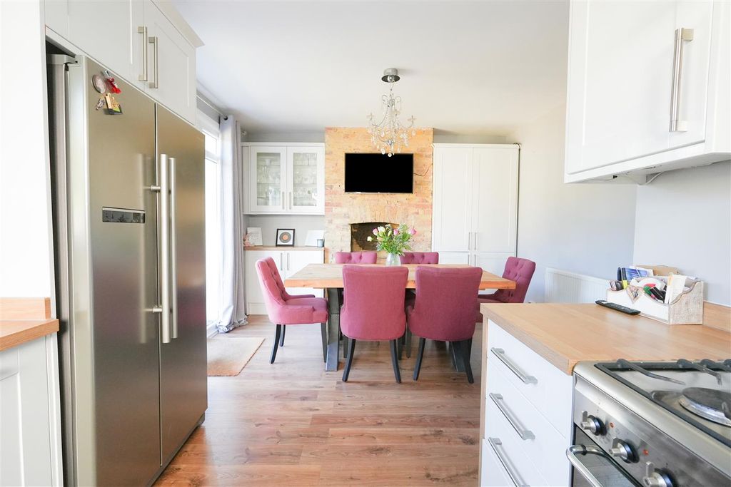 Property photo 2 of 27 010.Jpg