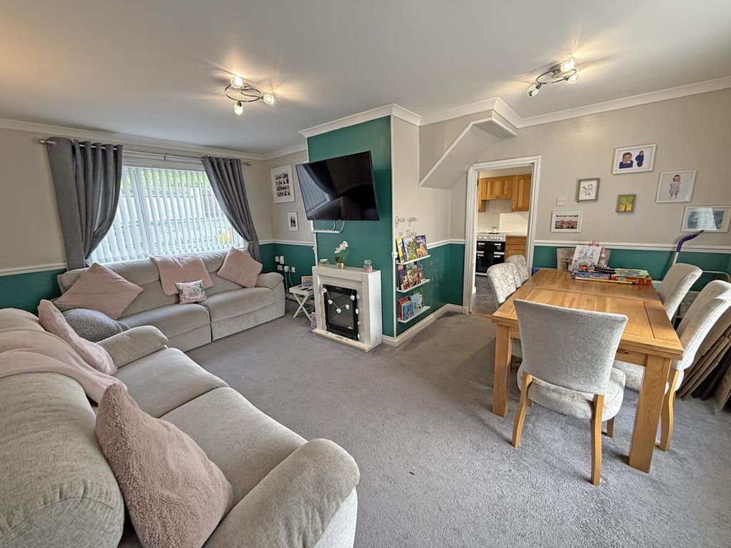 Property photo 2 of 17 Bramfield Place 20 - Lounge Dining Room Front.Jpg