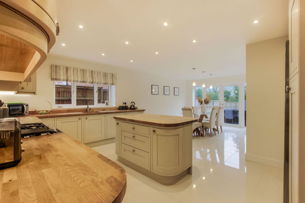 Property photo 3 of 22