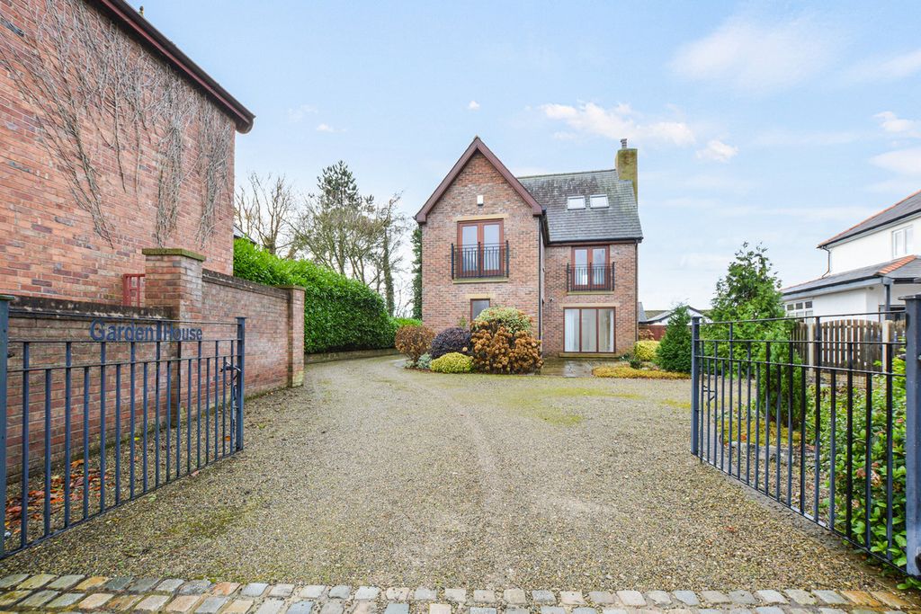 Property photo 1 of 44