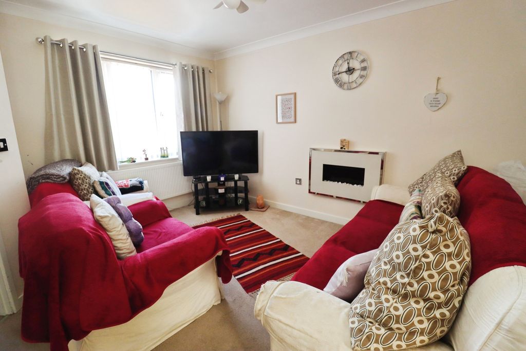 Property photo 2 of 13
