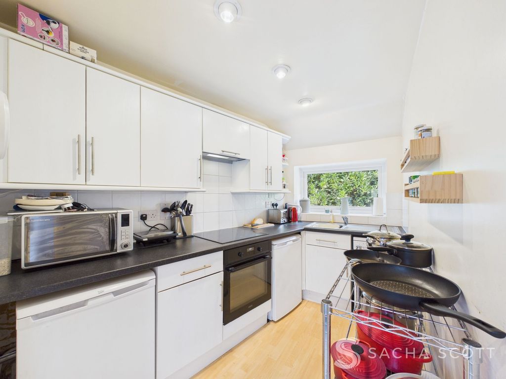 Property photo 3 of 21 Kitchen