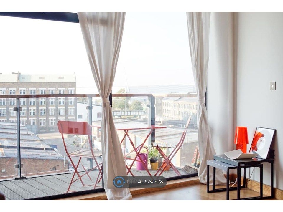 Property photo 3 of 14 Floor To Ceiling Glazing - Always Nice And Bright