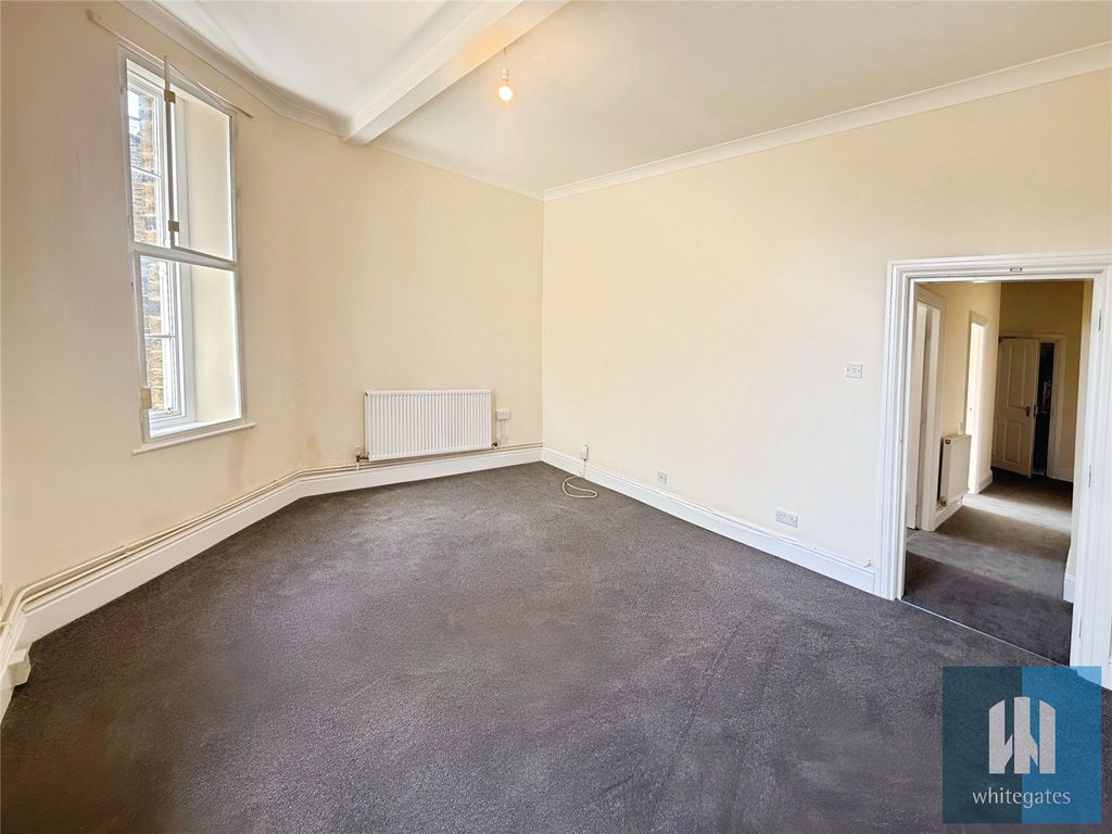 Property photo 2 of 14 Picture No. 11