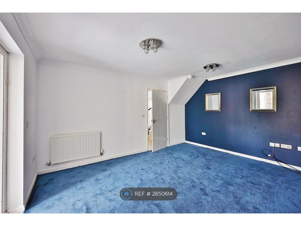 Property photo 3 of 20 Living Room