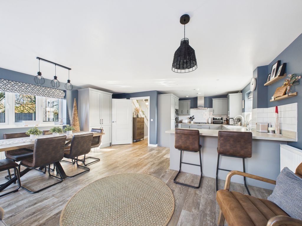 Property photo 3 of 24 Dining Kitchen