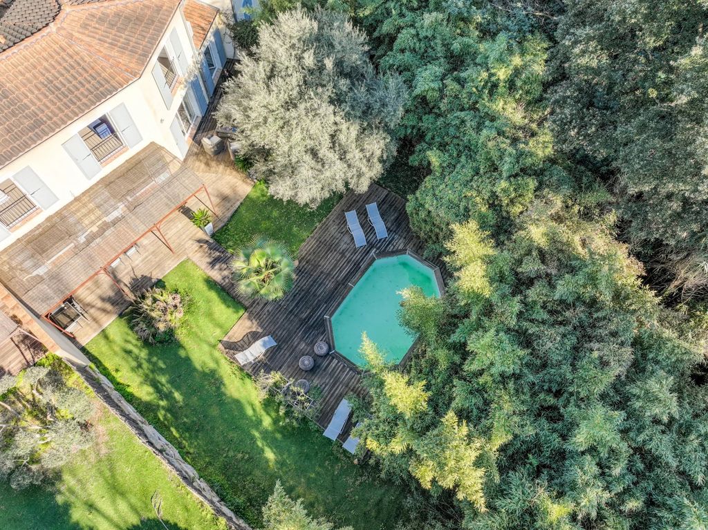 Property photo 2 of 32