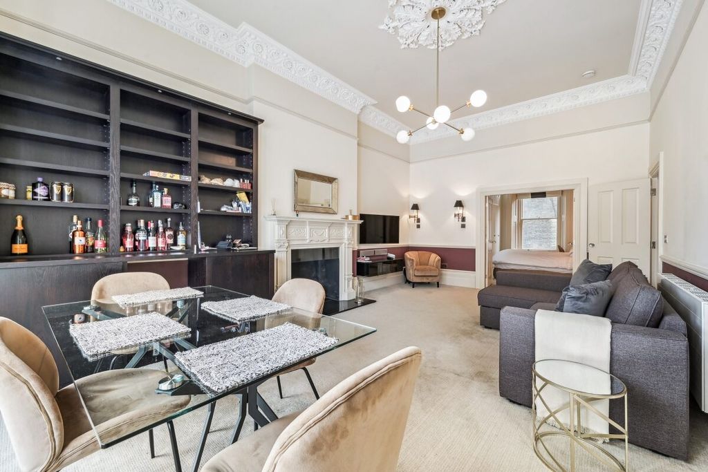 Property photo 1 of 9 Grenville Place (7)