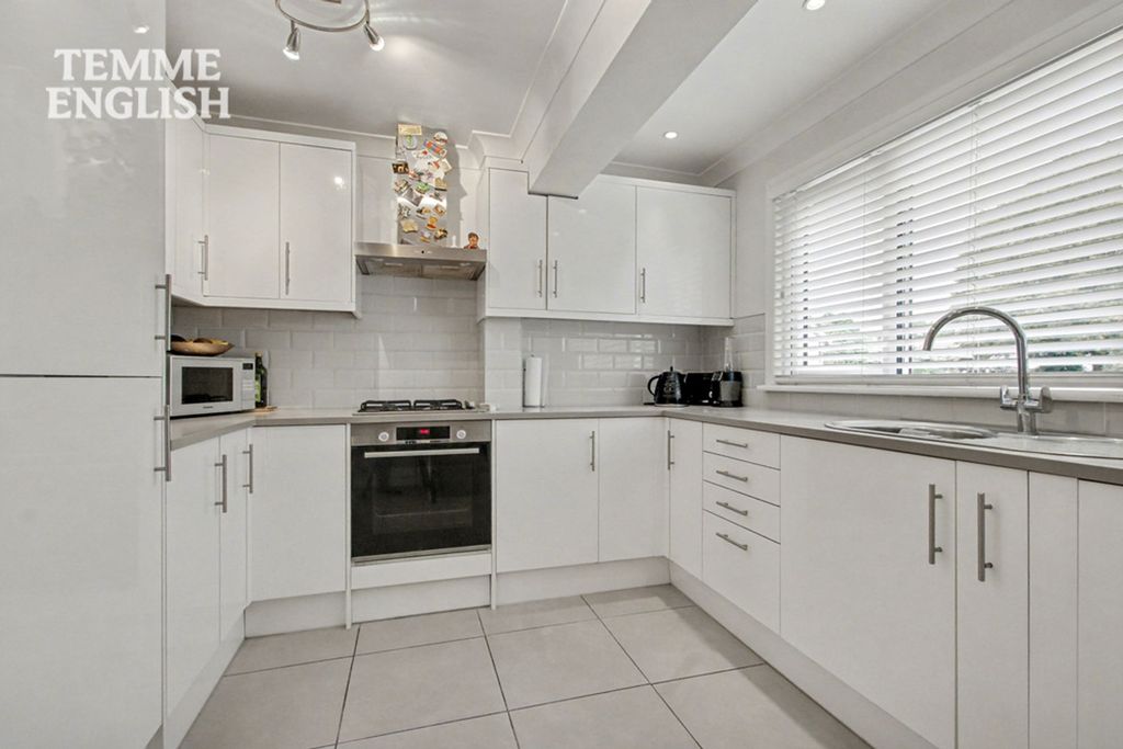 Property photo 2 of 33