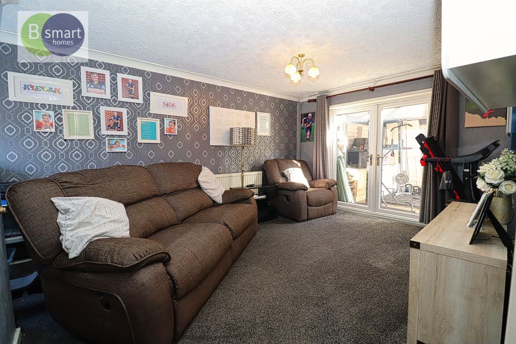 Property photo 3 of 17 Img_4609