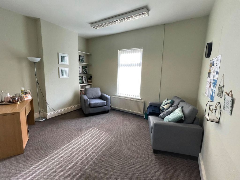 Property photo 2 of 7 Photo 6