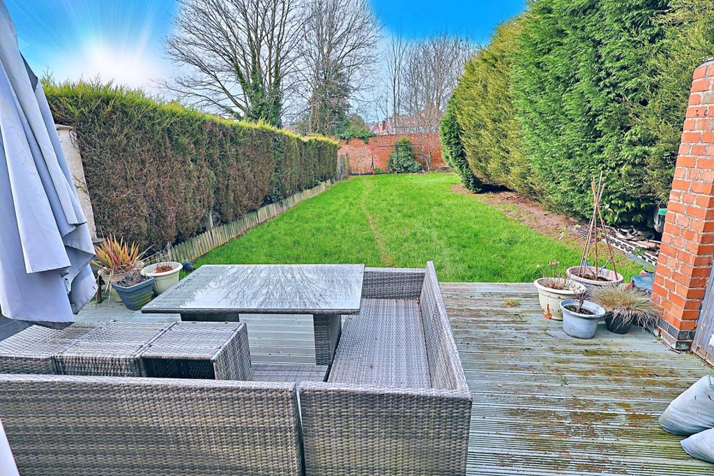 Property photo 2 of 12 Garden