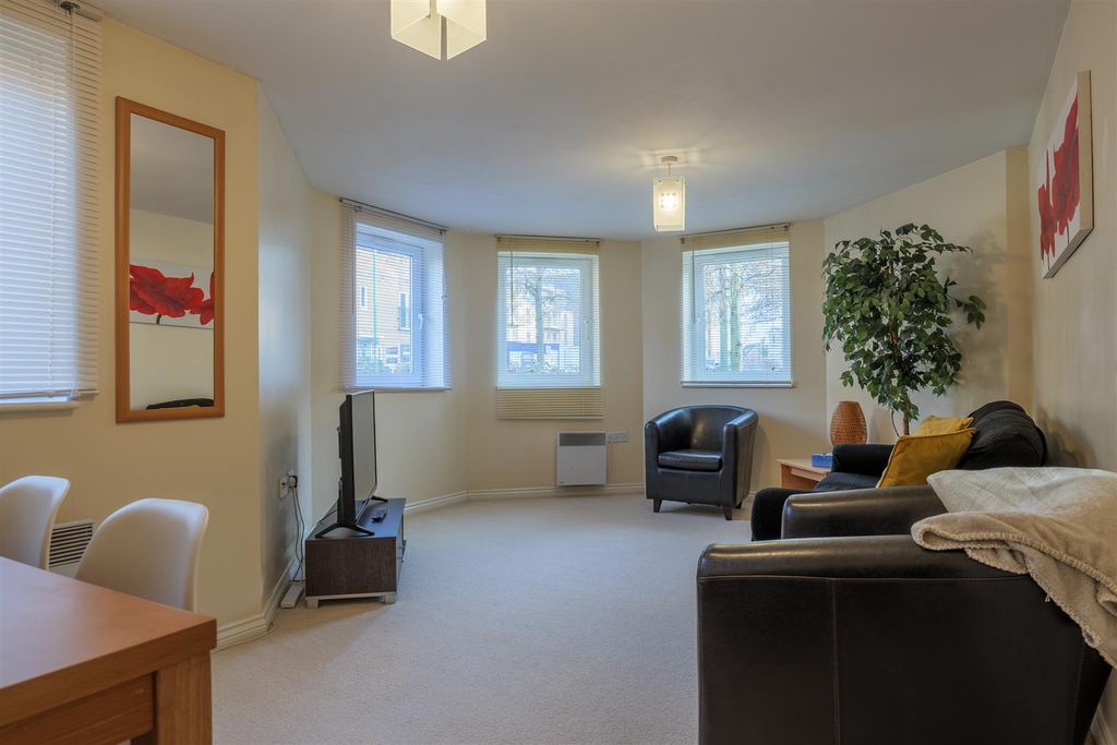 Property photo 2 of 10 Lounge/Dining Room