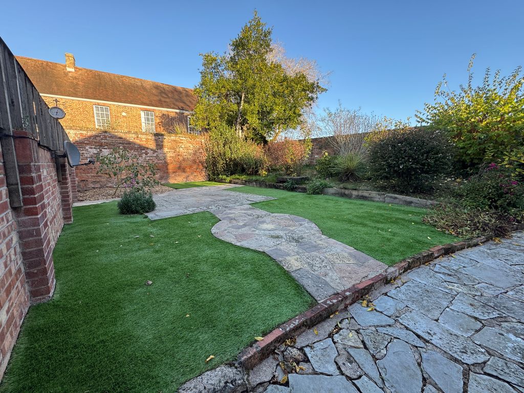 Property photo 2 of 34 Image