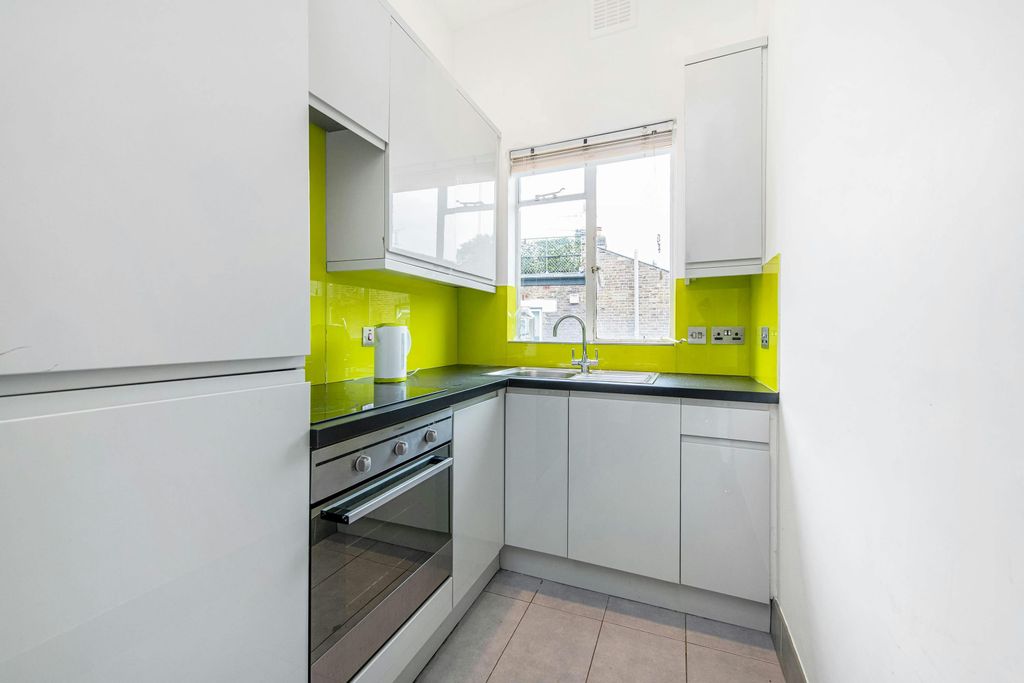Property photo 2 of 7 Kitchen