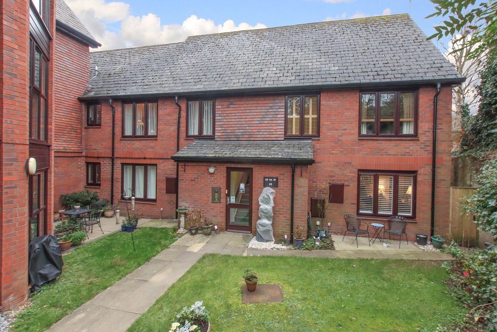 Property photo 1 of 8 Photo 7