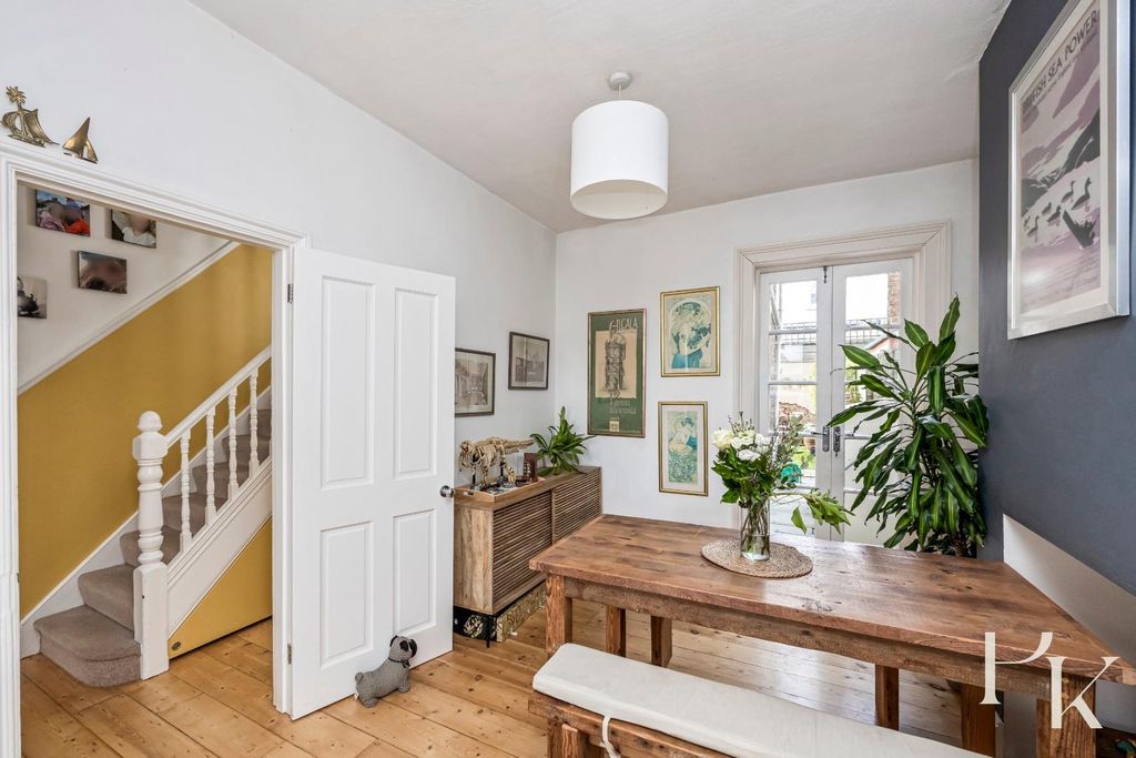 Property photo 3 of 21 Tamworth Road-017.Jpg