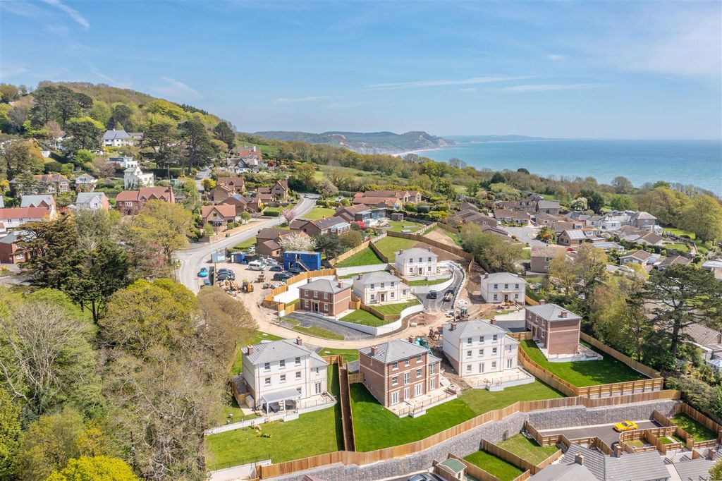 Property photo 2 of 21