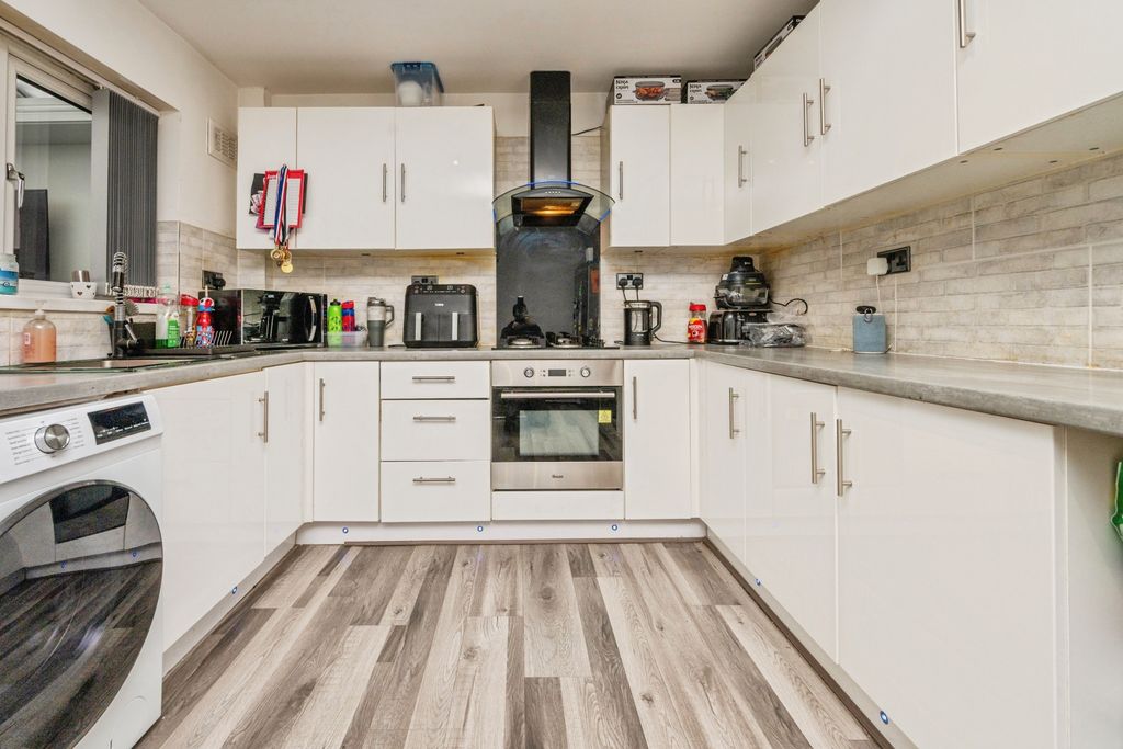 Property photo 3 of 20 3