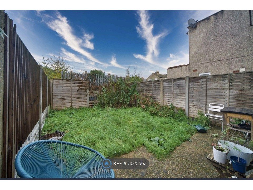 Property photo 2 of 9 Garden