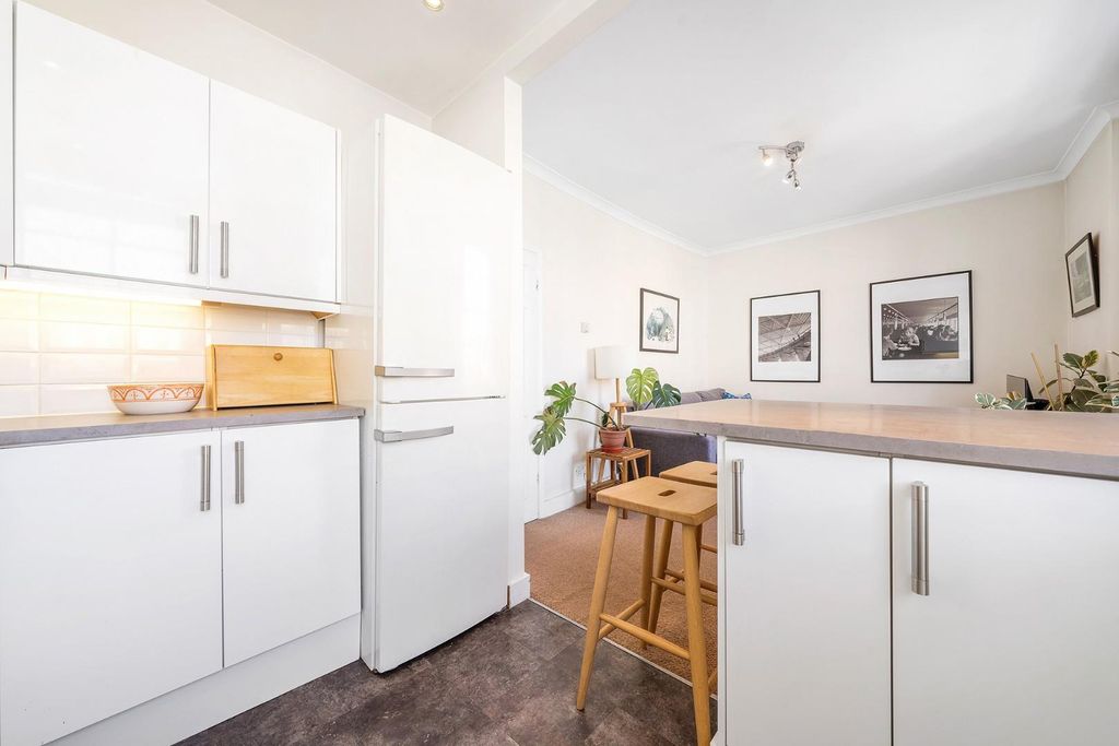 Property photo 3 of 11 Kitchen (2).Jpg