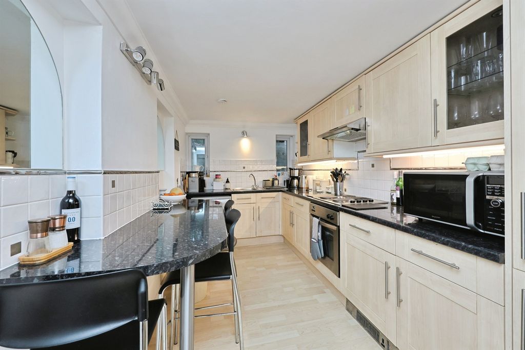 Property photo 3 of 16