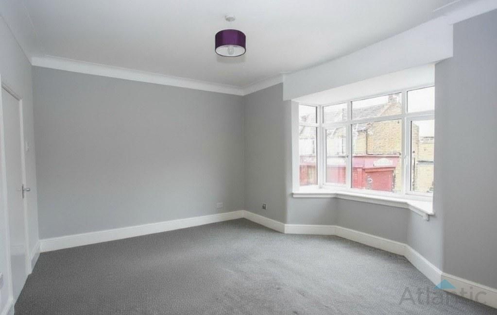 Property photo 1 of 12 Large 1 Bedroom 1st Floor Flat