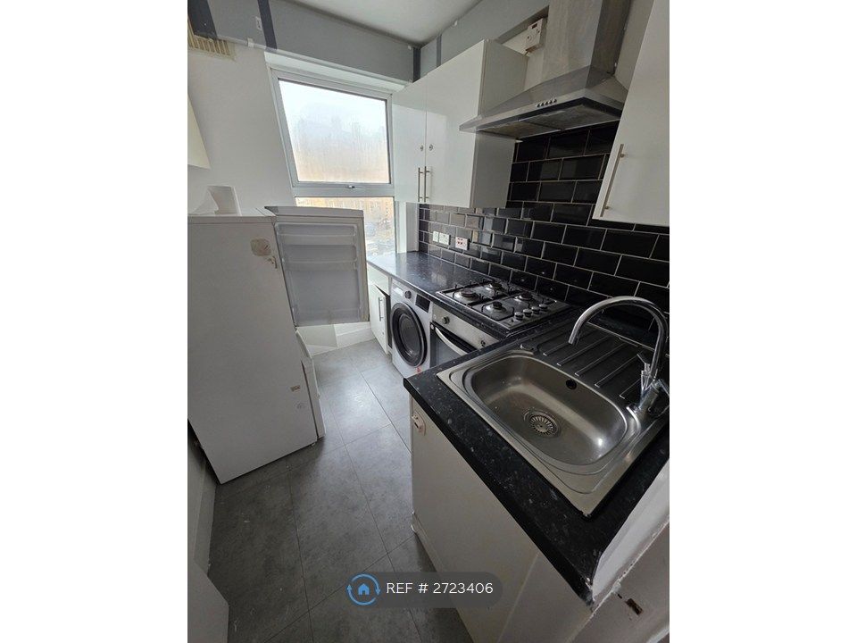 Property photo 2 of 4 Kitchen