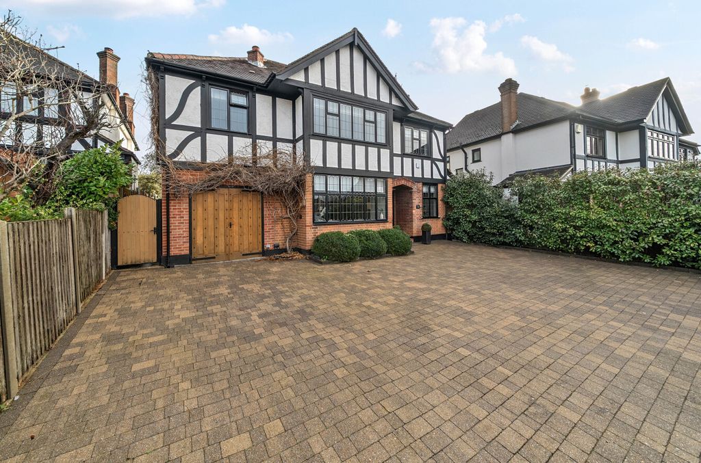 Property photo 1 of 33 1401464-27-697207...