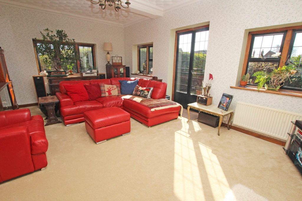 Property photo 3 of 23