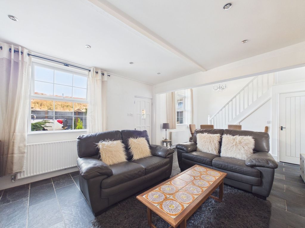 Property photo 3 of 21 Living Room