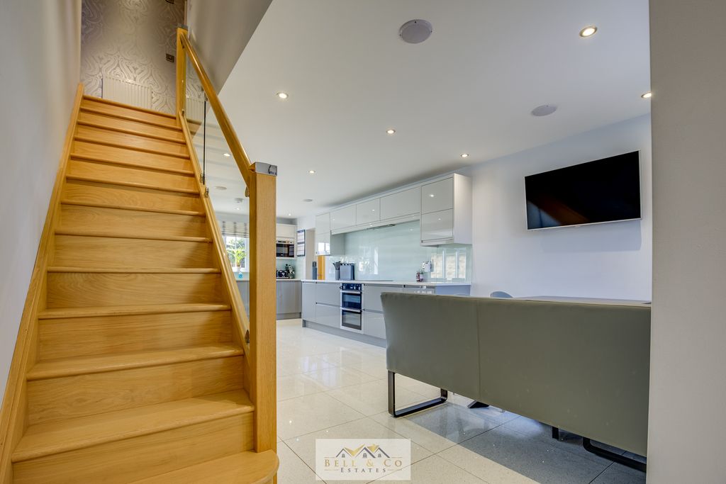 Property photo 3 of 35 Kitchen 1.1