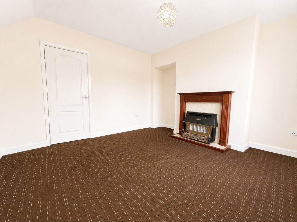 Property photo 3 of 10 Living Room