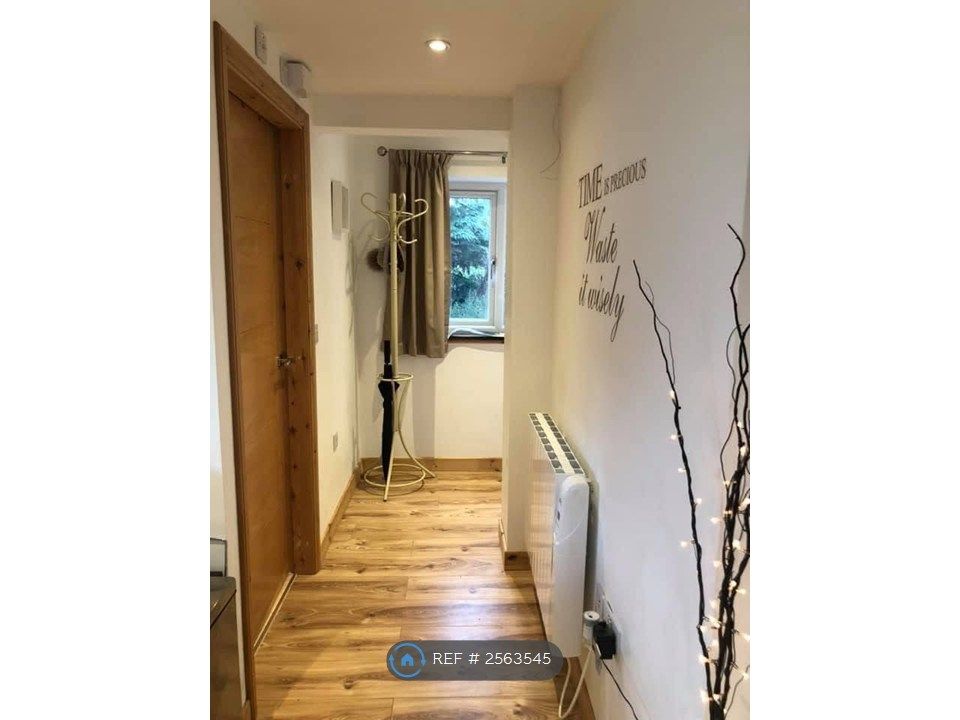 Property photo 1 of 6 Hall