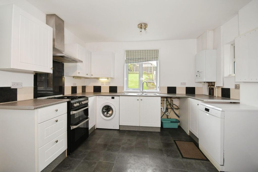 Property photo 2 of 19 Kitchen.Jpg