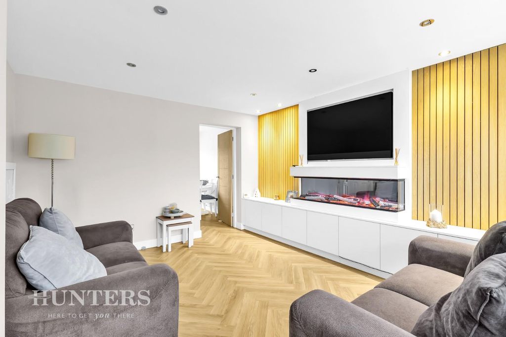 Property photo 3 of 20 Living Room