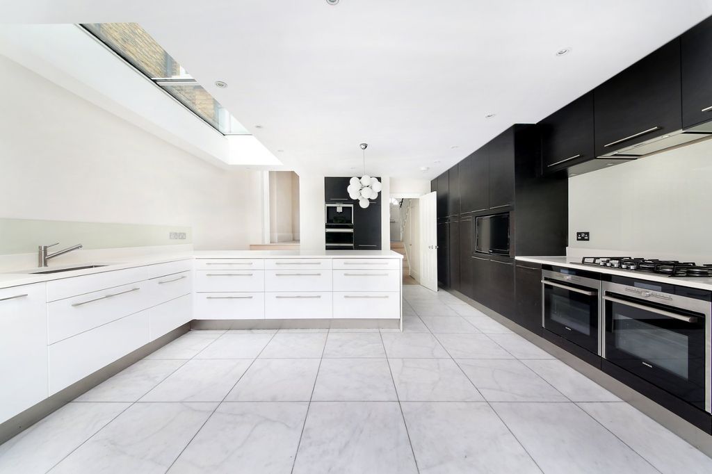 Property photo 3 of 18