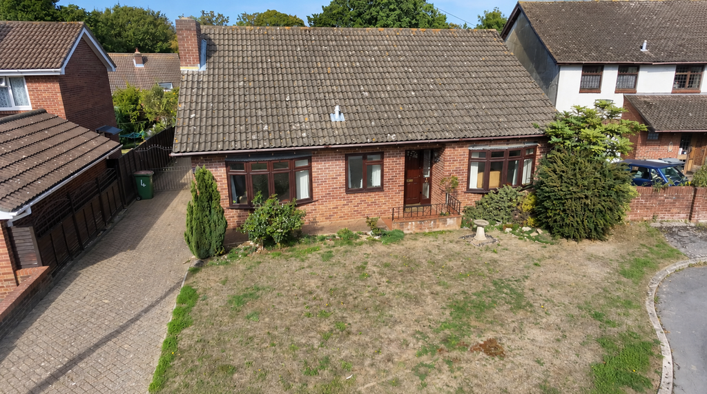Property photo 1 of 19 Front (Exterior)