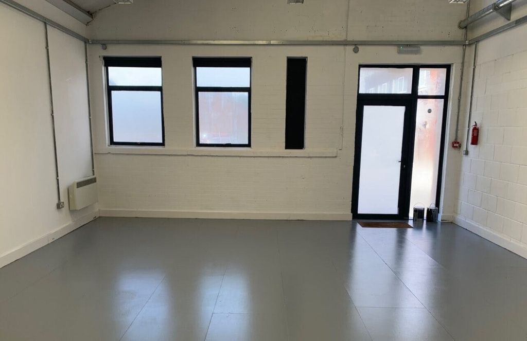 Property photo 3 of 4 Draycott-West-25-Kitchen-1282x830.Jpg