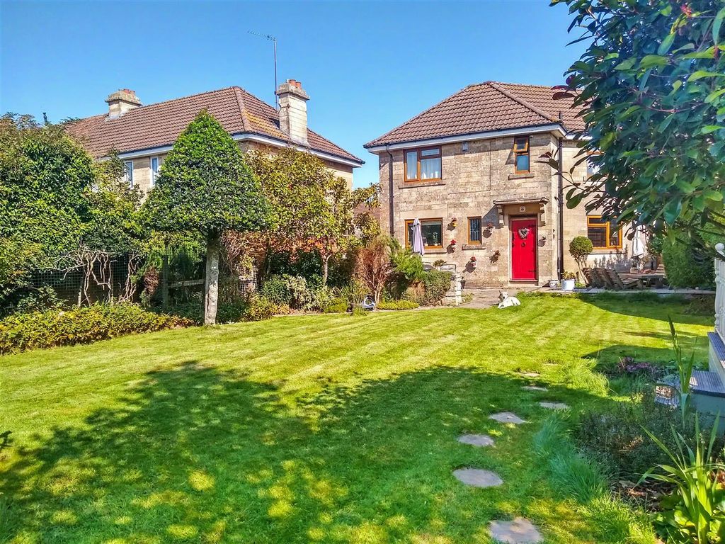 Property photo 1 of 19 Front/Garden