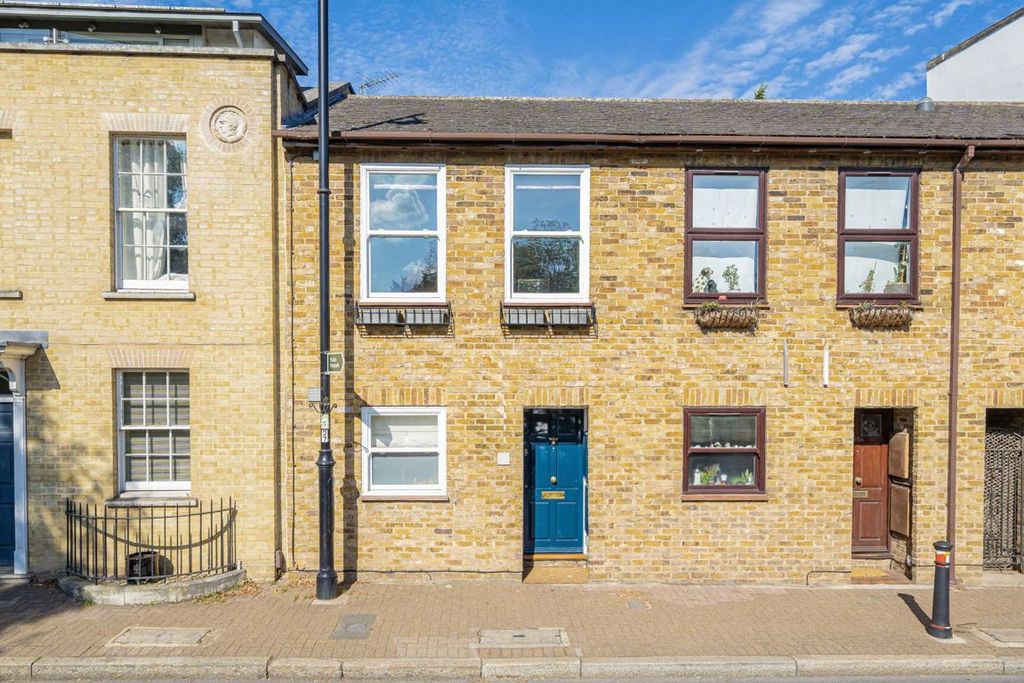 Property photo 1 of 8