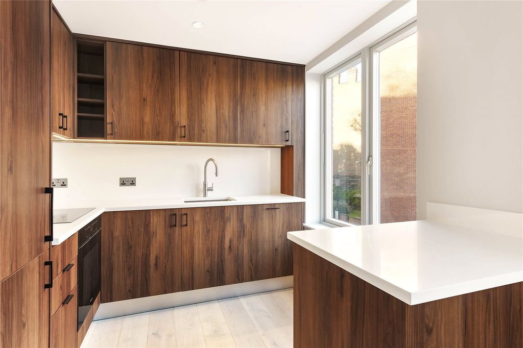 Property photo 2 of 6 Kitchen