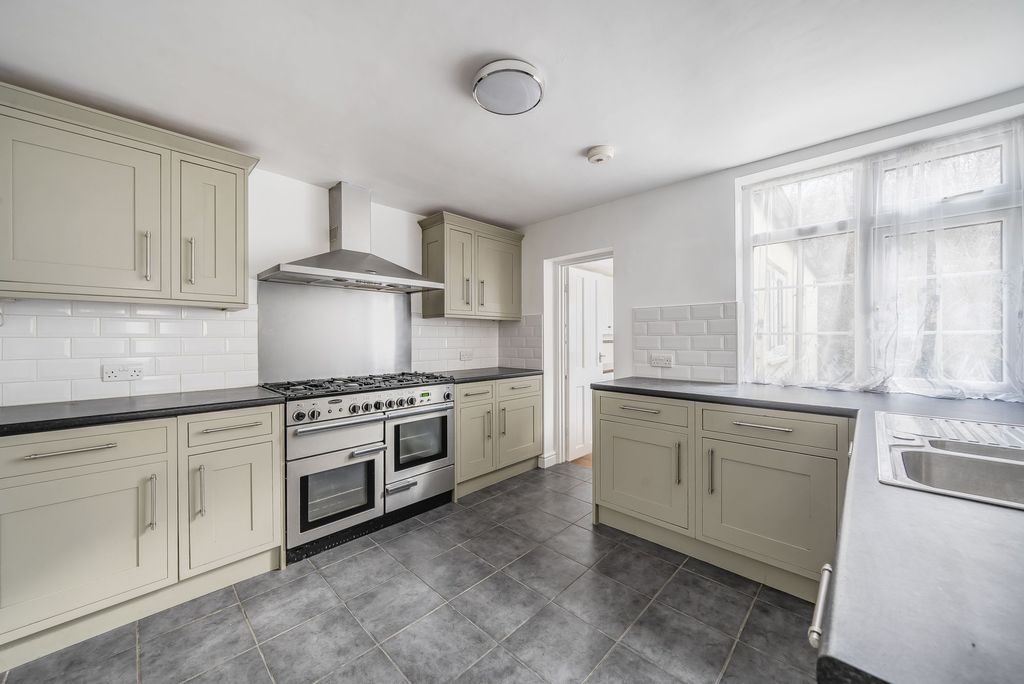 Property photo 3 of 23