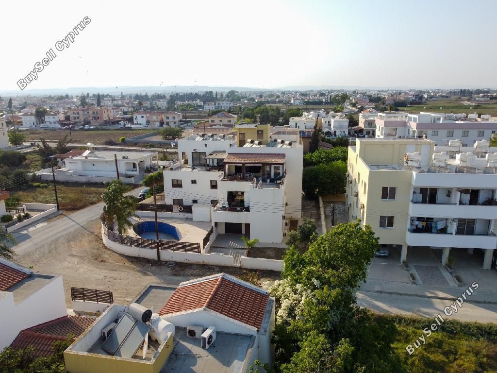 Property photo 2 of 19